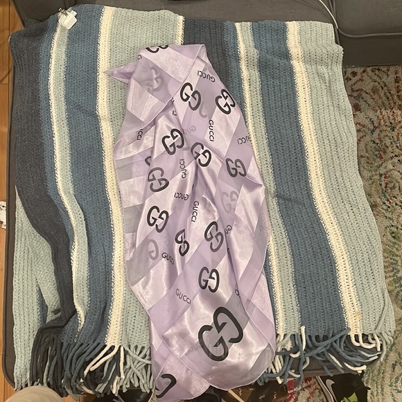 Designer silk scarves - Picture 2 of 7